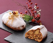 シュトレン アルザス地方のクリスマスを代表する伝統菓子パン。様々なドライフルーツをリキュールに漬け込みマジパンと焼き上げます。
