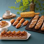 ゴマ、トリュフ、ロックフォールのアヴェロン風バゲット、ブーダン・ブランのパイ、ショウガとユズのコンフィのブリオッシュ