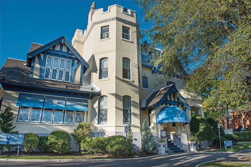 A Photo of The Exterior of The Munross Mansion Which Houses LE Cordon Bleu Ottawa in summer time