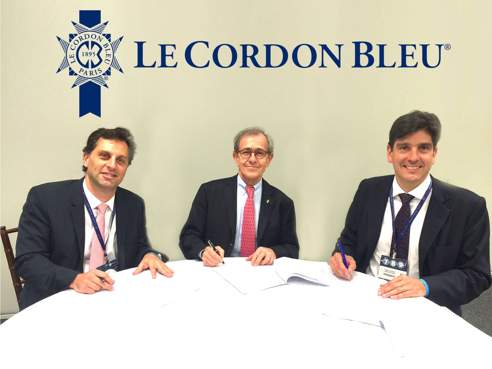 Photo (de droite à gauche) – Daniel Faccini Castanho (Anima), André Cointreau (Le Cordon Bleu), Vice-Président Marcelo Battistella Bueno (Anima)