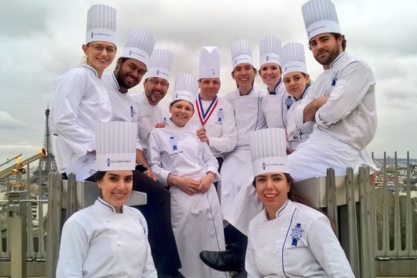 Eric Briffard et étudiants Le Cordon Bleu Paris