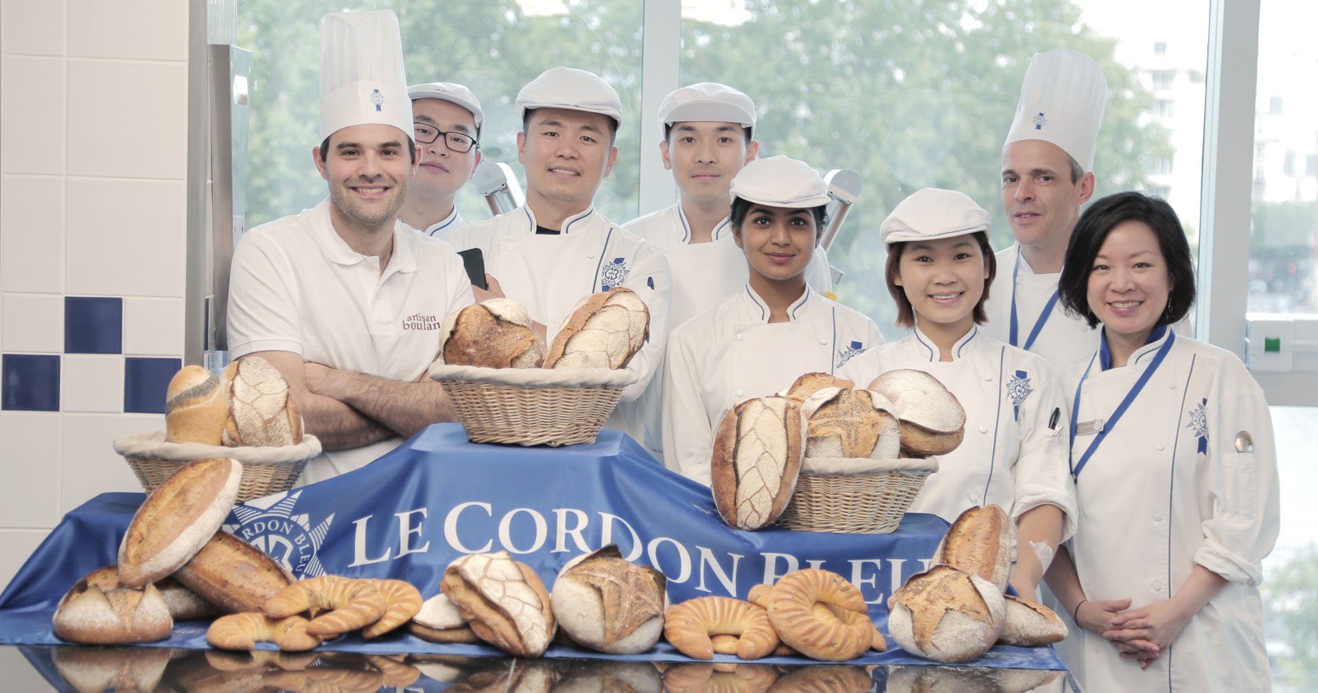 chef invité Guillaume Felez et les étudiants boulangers