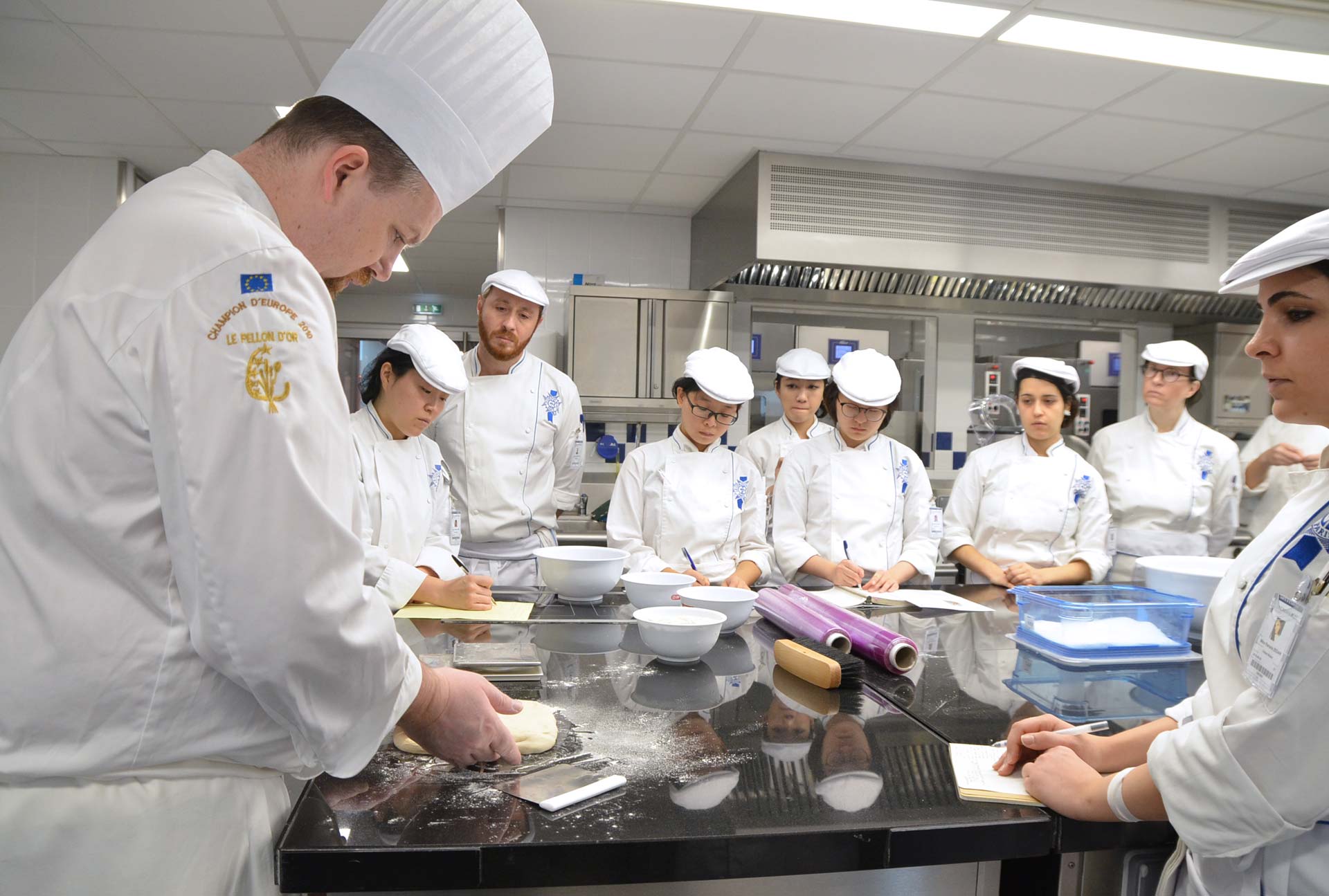 Chef Boudot et les étudiants boulangers