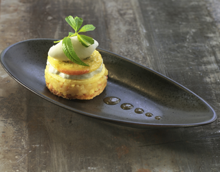 Shortbread with Jazz apple and Manuka honey, yogurt cream and sorbet