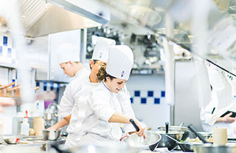 CB IN THE KITCHEN SUDENTS 2014