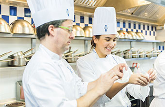 CB IN THE KITCHEN SUDENTS 2014