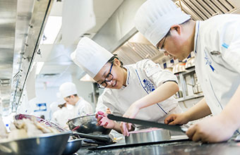 CB IN THE KITCHEN SUDENTS 2014