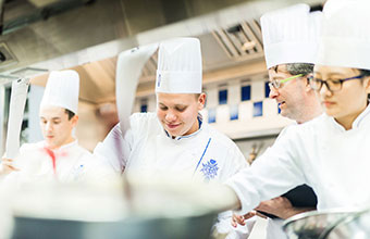 CB IN THE KITCHEN SUDENTS 2014