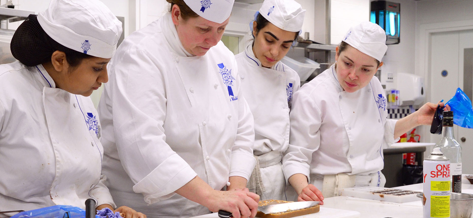 https://www.cordonbleu.edu/globalincludes/frontend/landing/europe/london/Web_Marketing/how-to-become-pastry-chef/how-to-become-pastry-chef.jpg